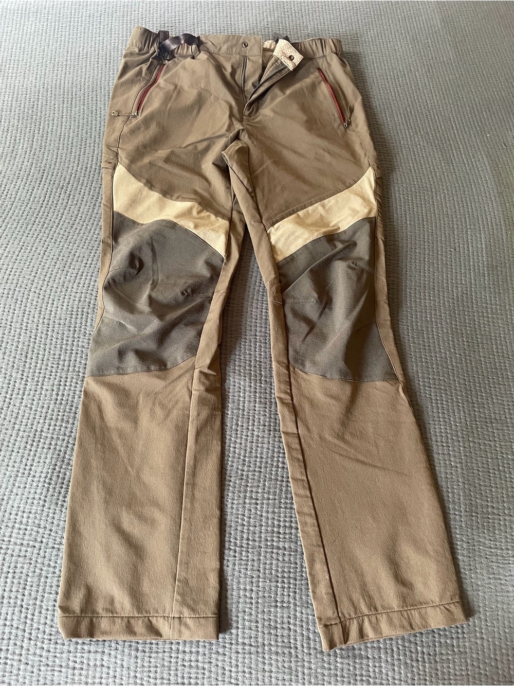 Columbia Men's Dual-Tone Brown Cargo Pants with Tan Accents